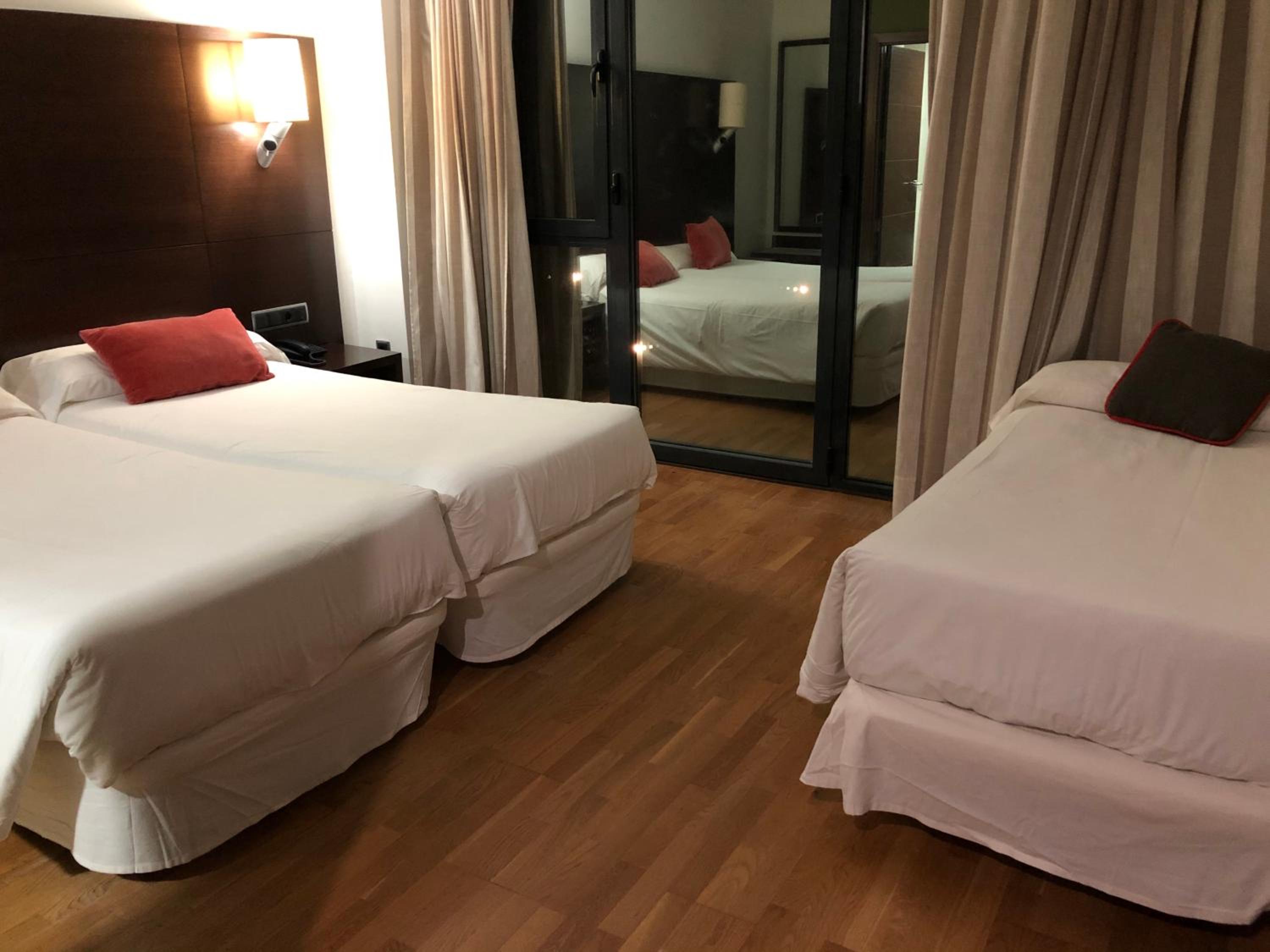Room, Twin Beds, with Extra Bed