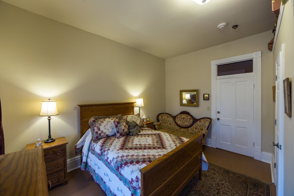 Grand Victorian Inn 11/32