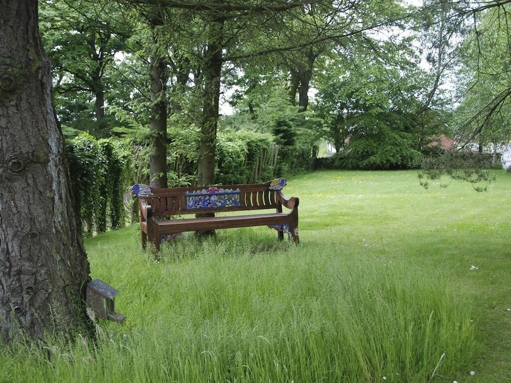 Armidale Cottages Bed & Breakfast 23/28