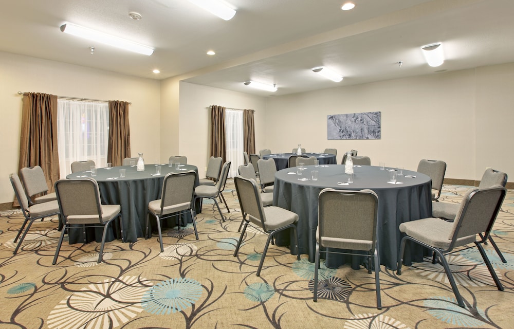 Holiday Inn Express Monticello 50/63