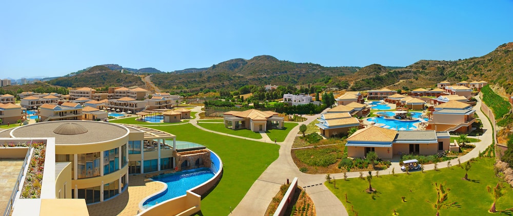 La Marquise Luxury Resort Complex 65/71