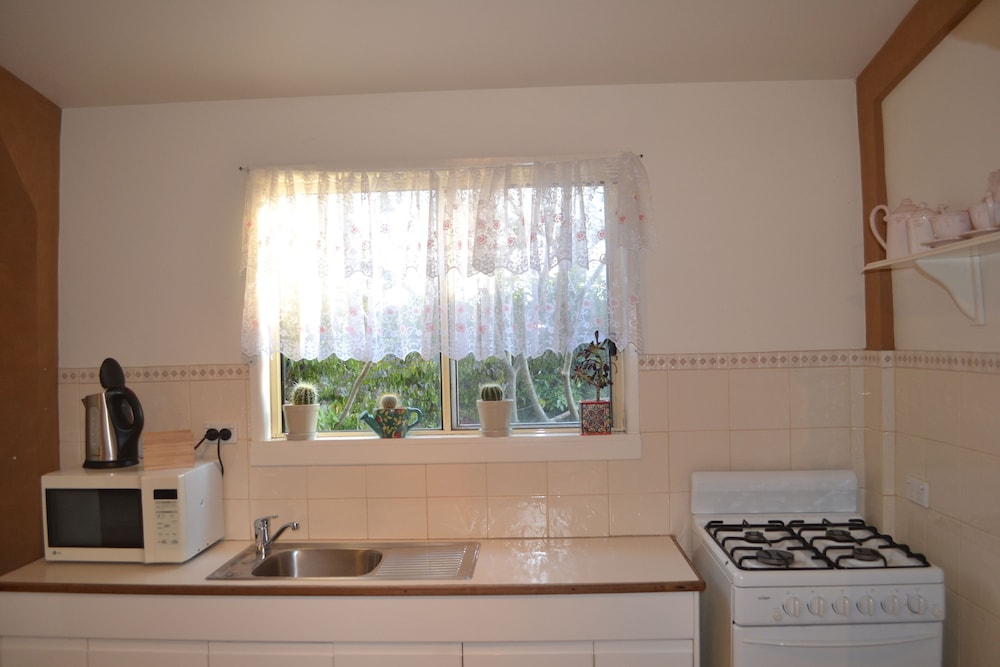 CLANDULLA COTTAGES 27/50