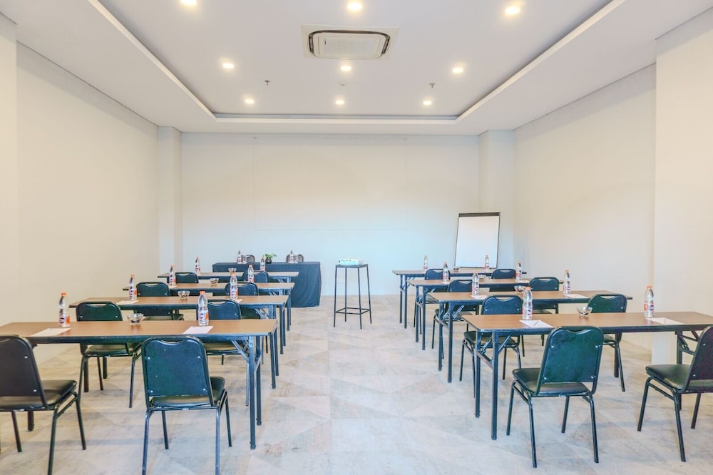 Hotel FortunaGrande Jember 52/61