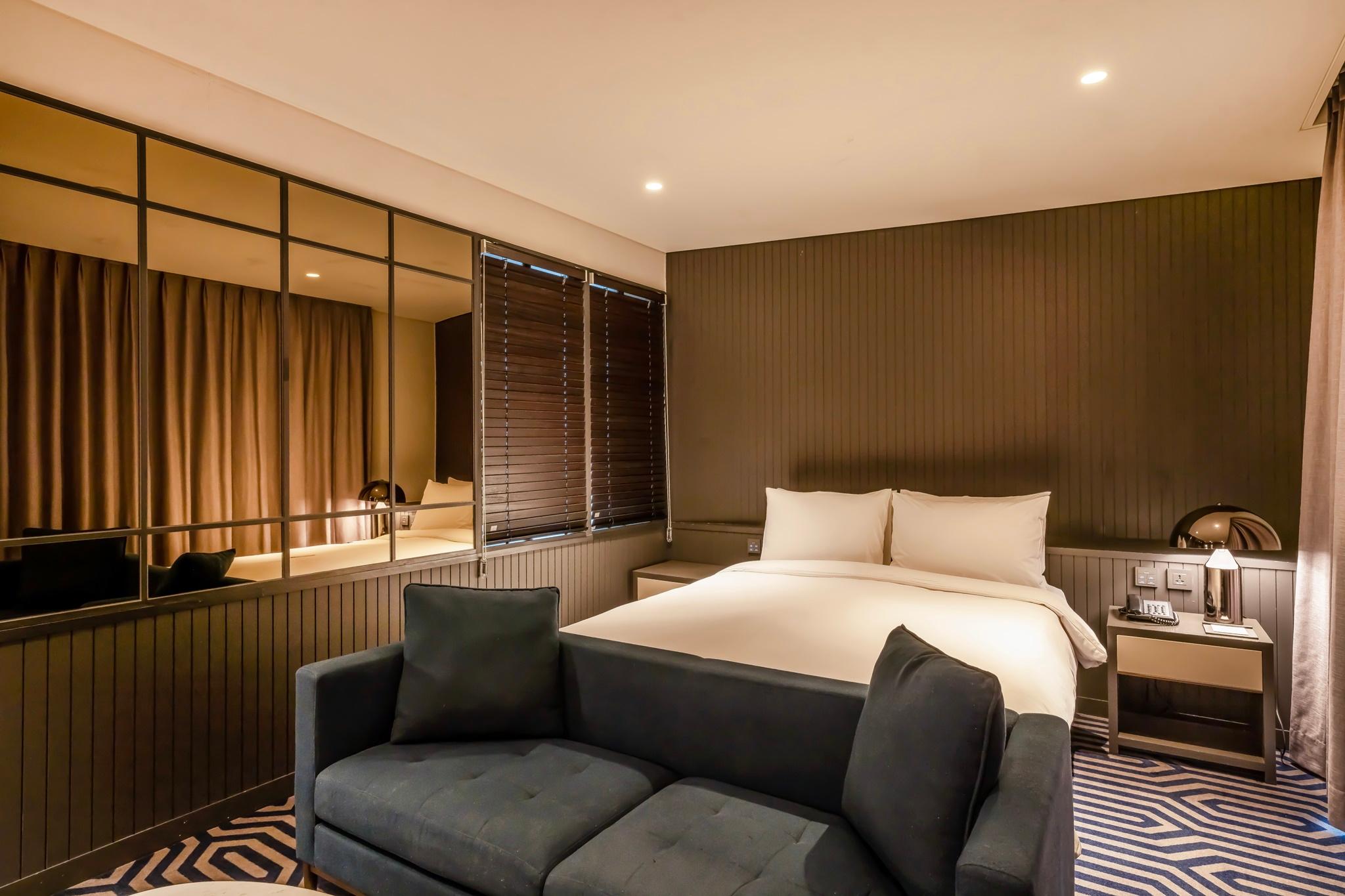 Suite, Double Bed, Pool Access, Corner