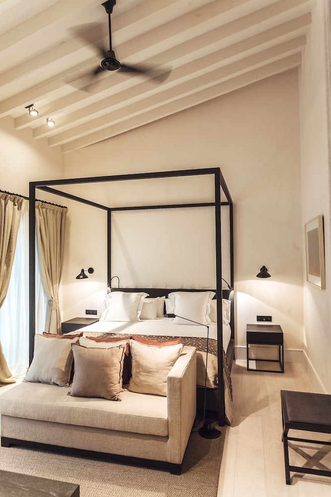 PRIVILEGE, DOUBLE BED