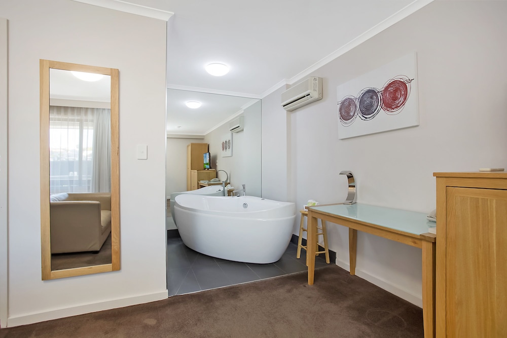Country Comfort Warrnambool 26/34