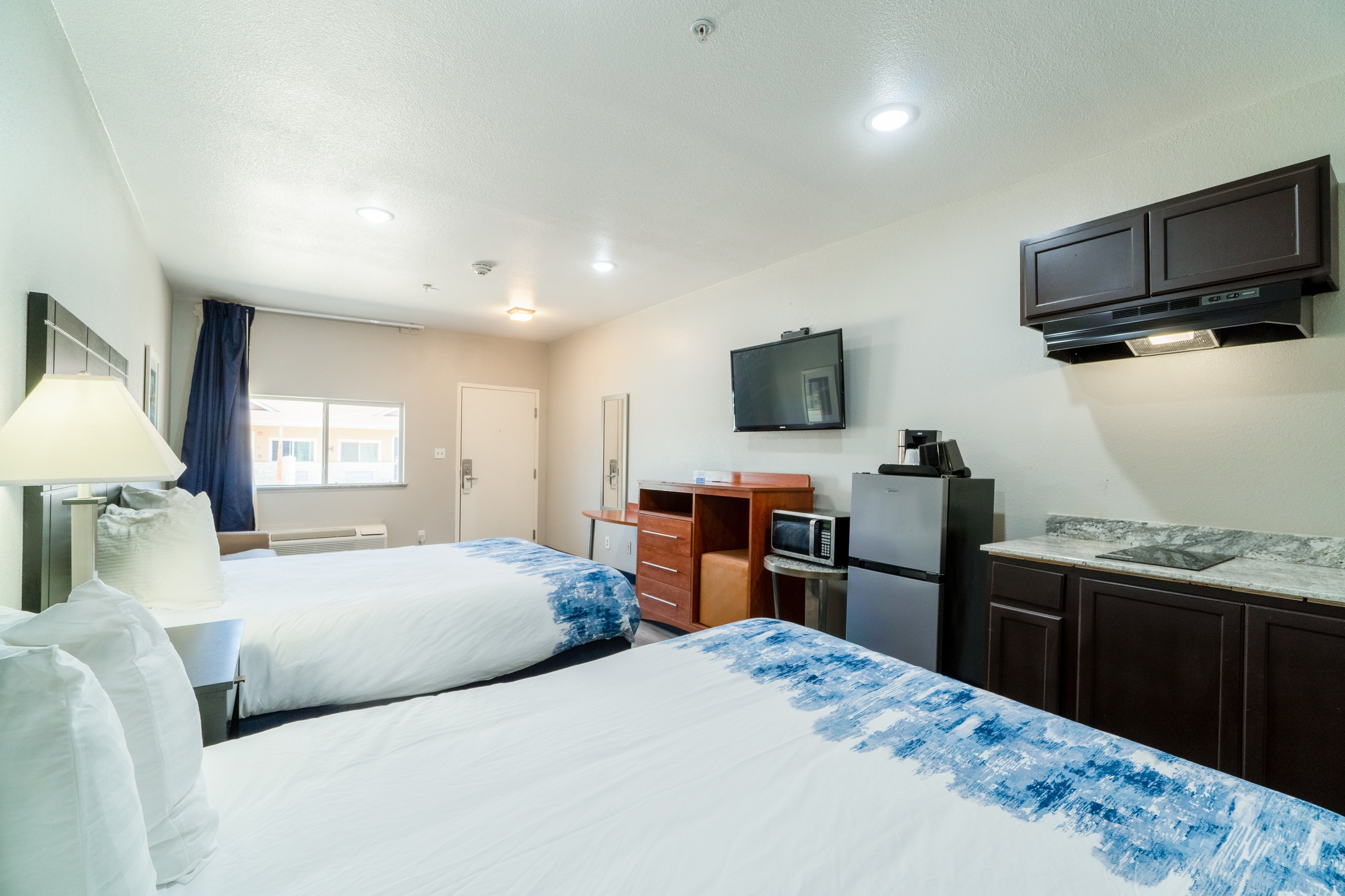 Atria Inn & Suites Kitchenette 21/43