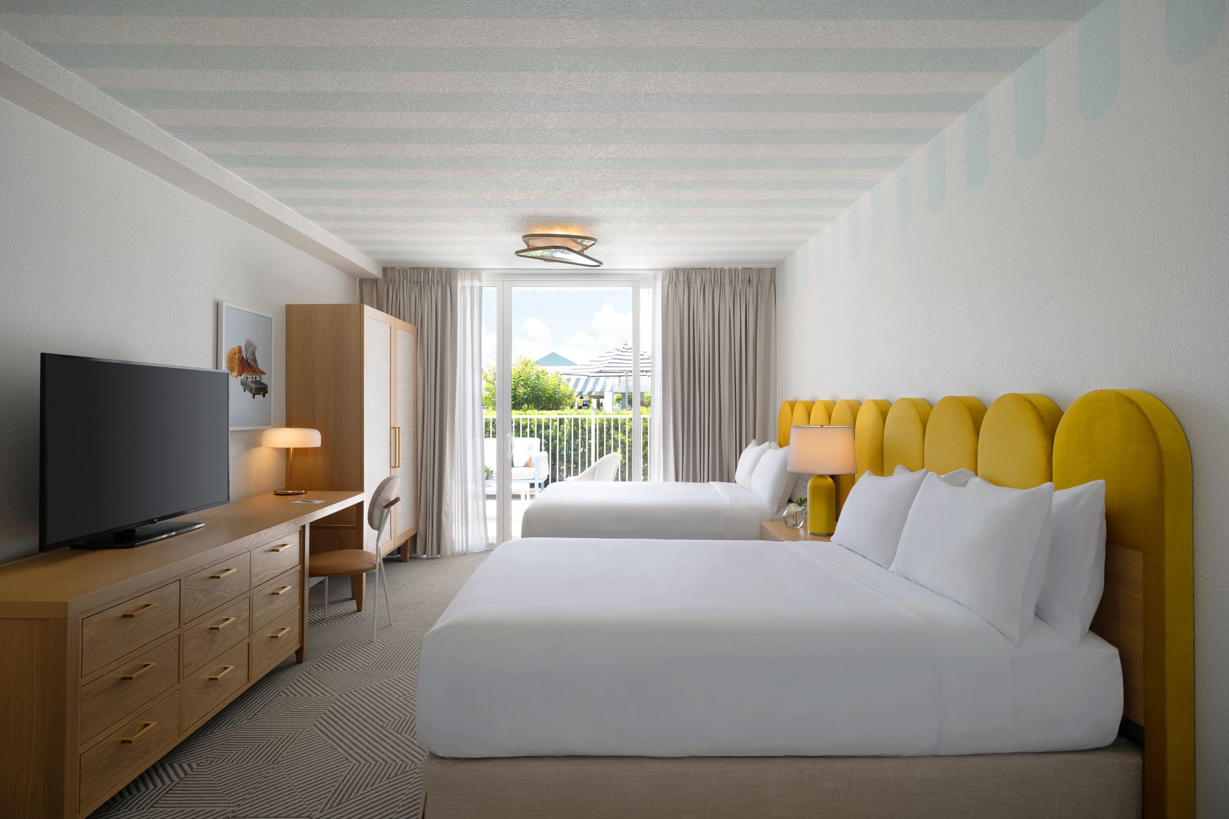 Lanai, 2 Queen Beds, Side Pool View, Balcony or Patio