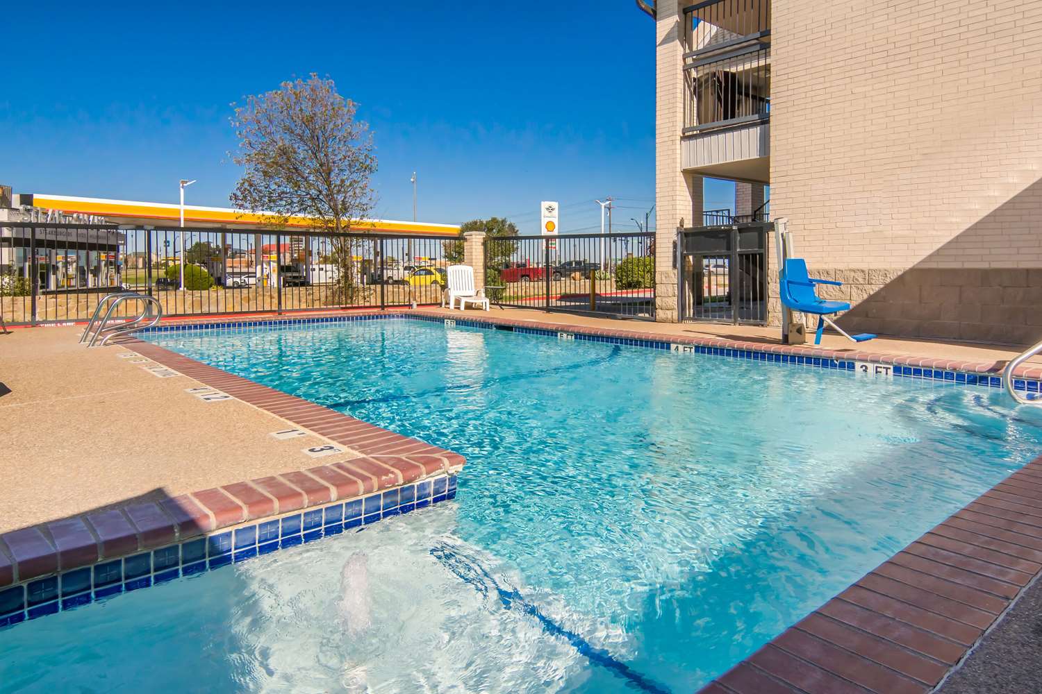 Quality Inn & Suites Weatherford, TX 28/35