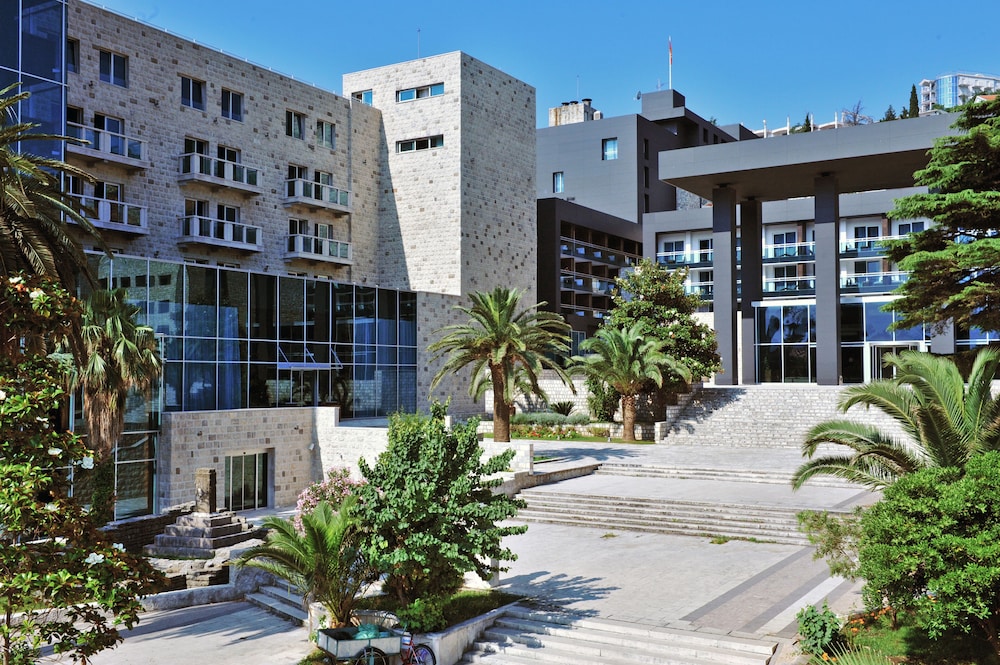 Avala Resort and Villas 45/50