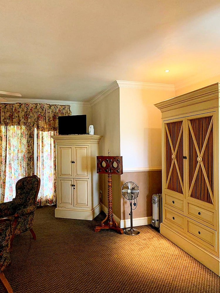 Sherwood's Country House 25/50
