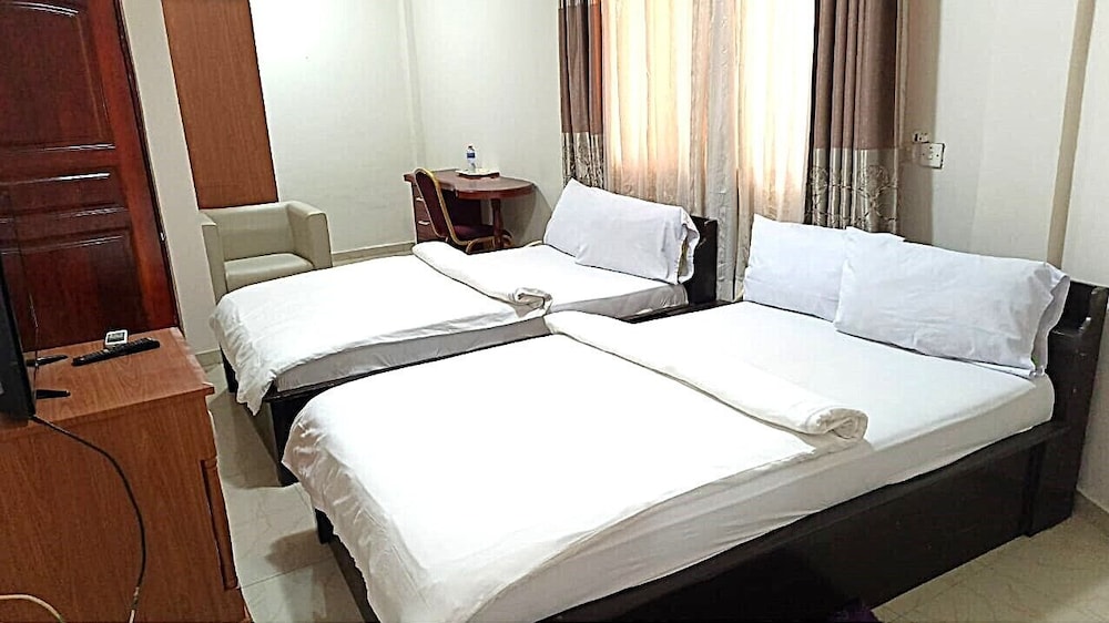 STANDARD, DOUBLE OR TWIN BED, CITY VIEW