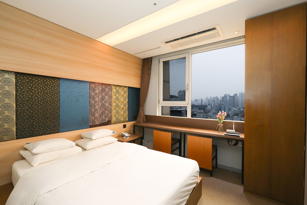 Hotel The Designers Hongdae 18/80