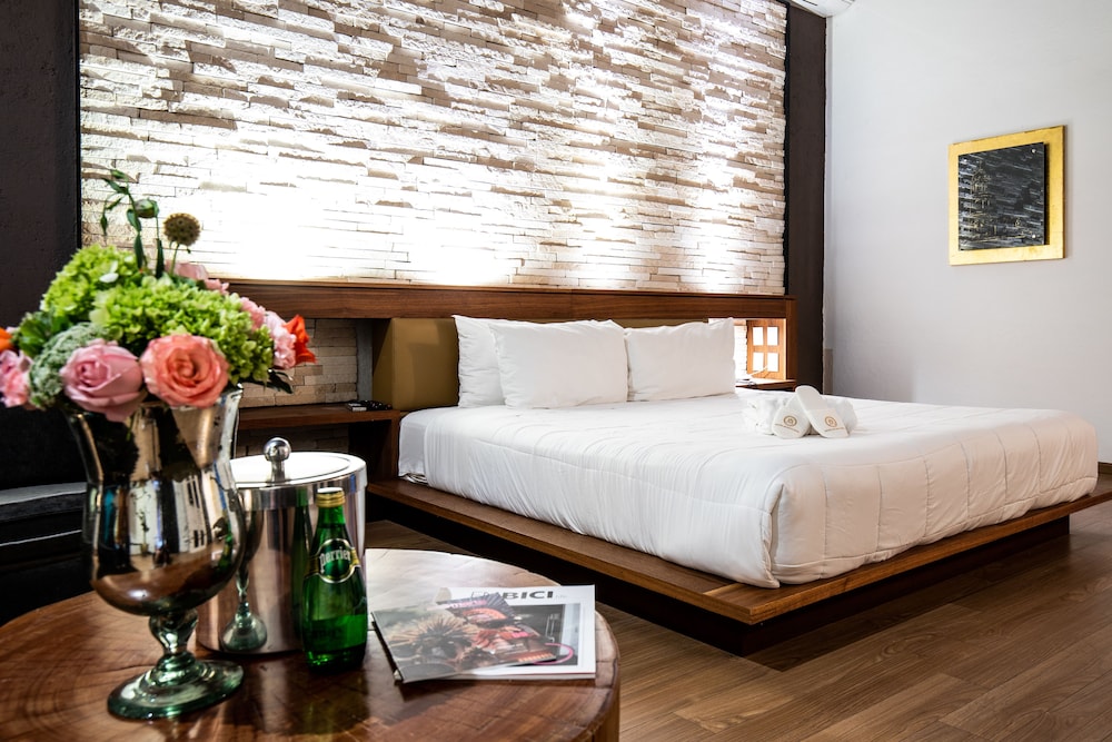 Meson de Santa Rosa Luxury Hotel 35/70