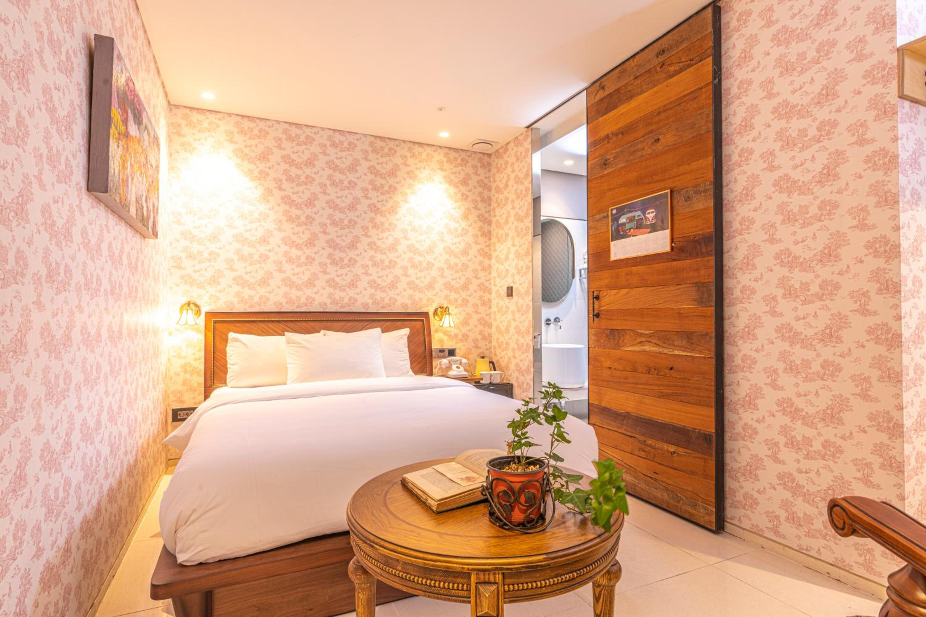 Room, Double Bed, No Parking