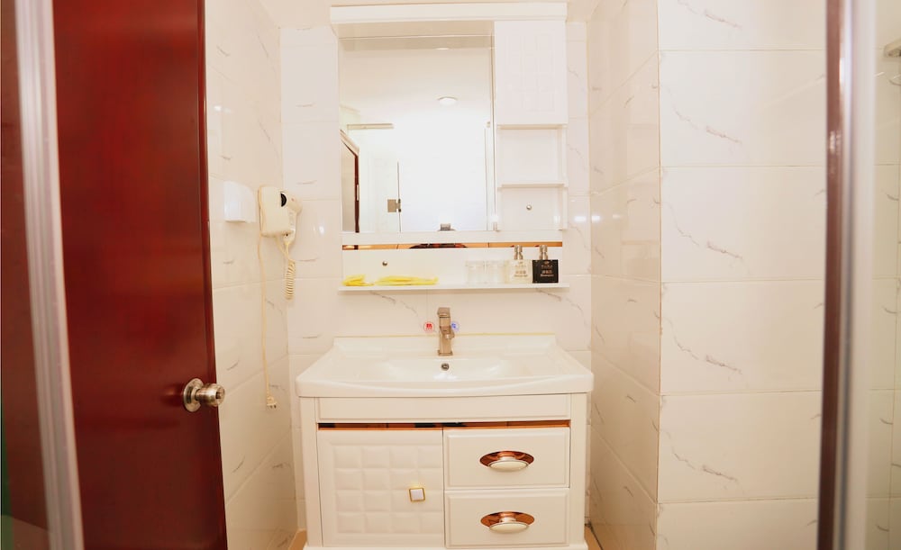 Junshan Hotel 36/75