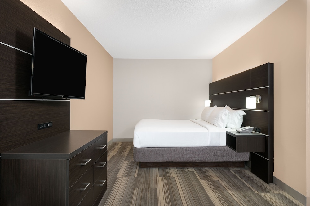 Holiday Inn Express Hillsville 22/47
