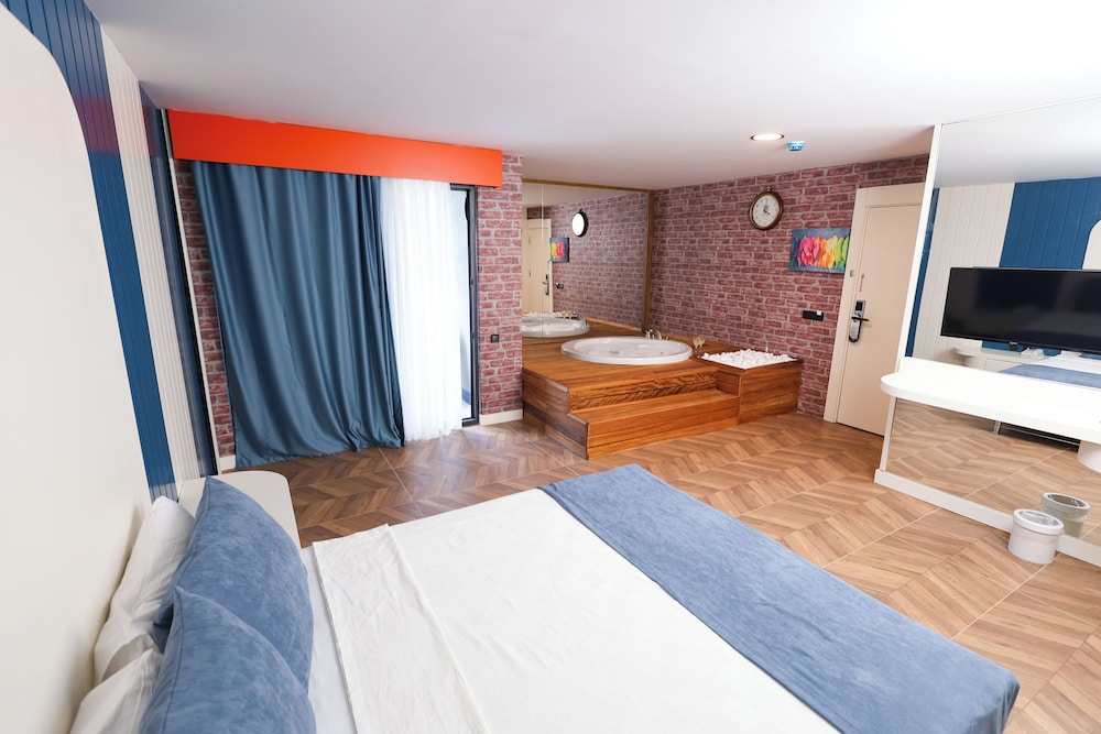 Forest In Hotel 9/40