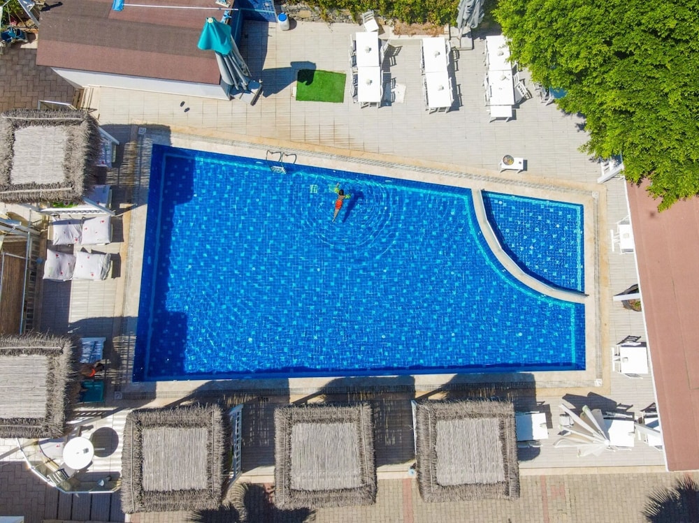 Viras Hotel 34/45