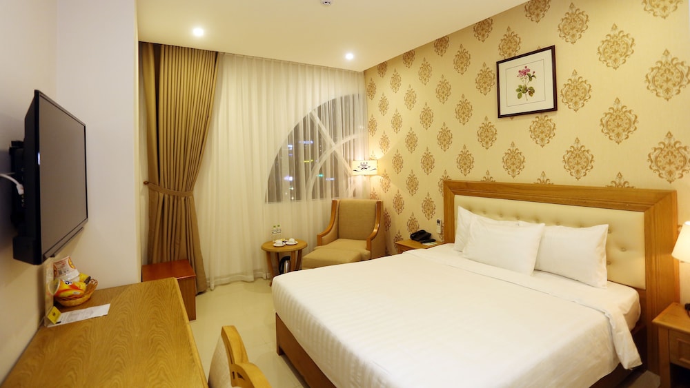 Royal Family Hotel Da Nang 8/50