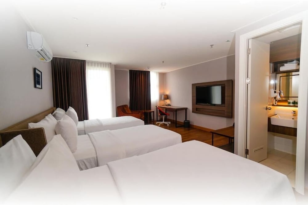 Swiss-Belcourt Serpong 12/39