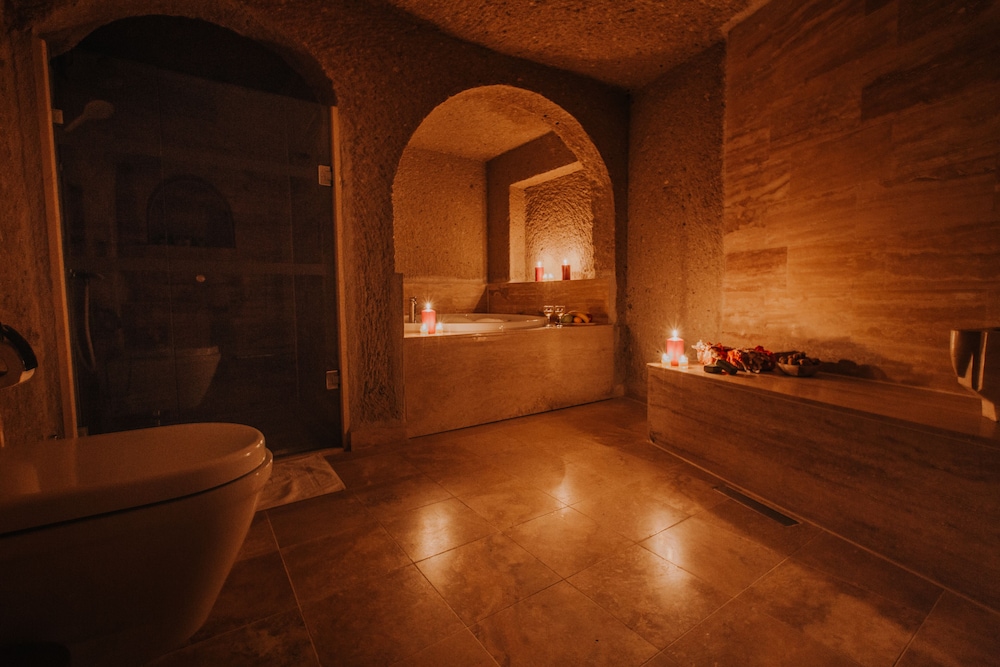 Holiday Cave Hotel 34/81
