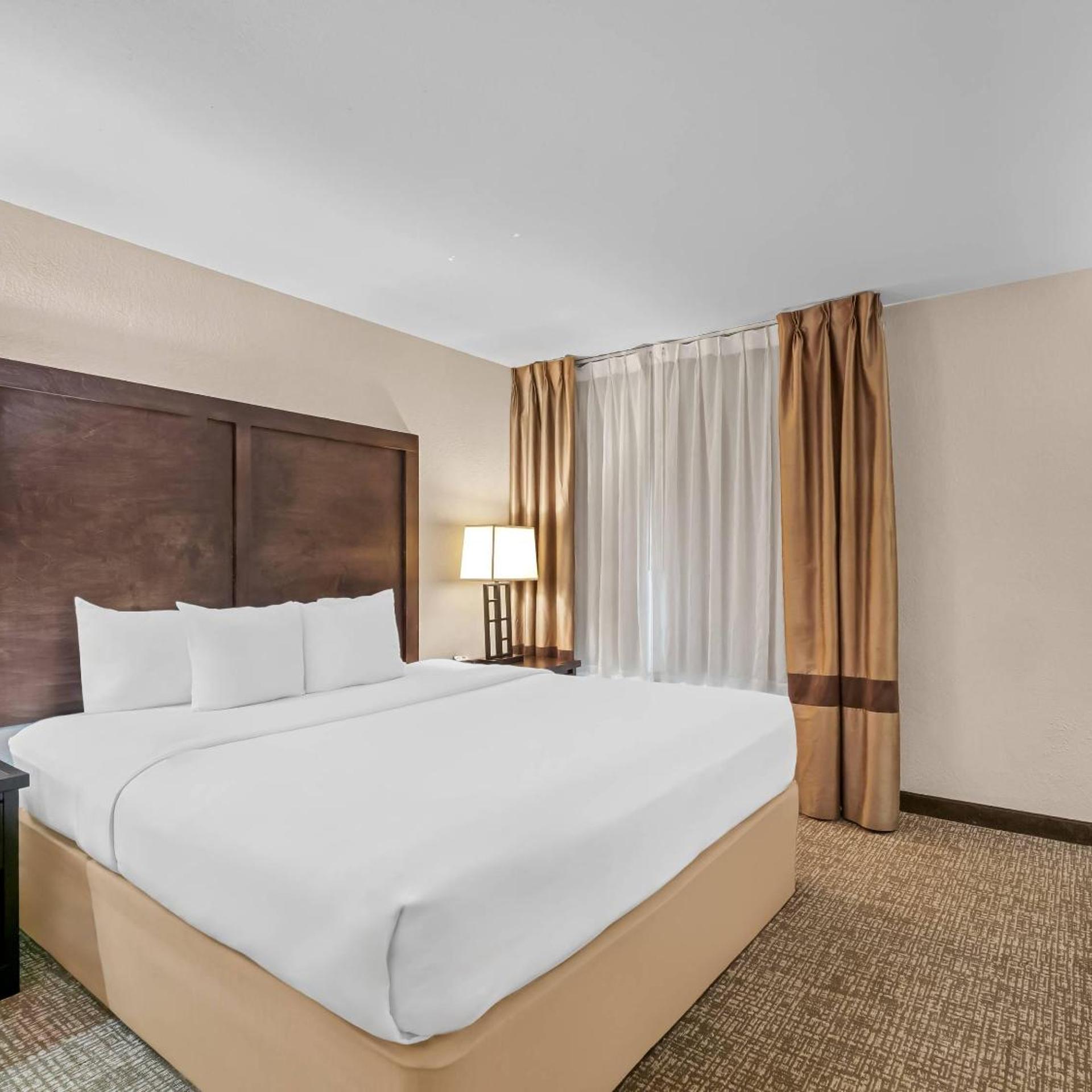 Suite, King Bed, Hot Tub