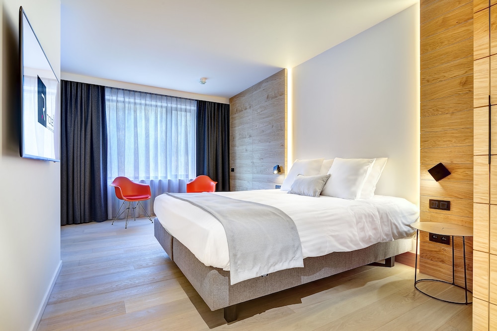 R hotel experiences 18/58