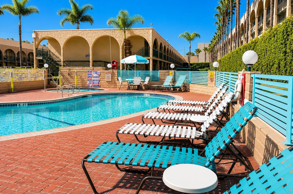 Kings Inn Anaheim 55/62