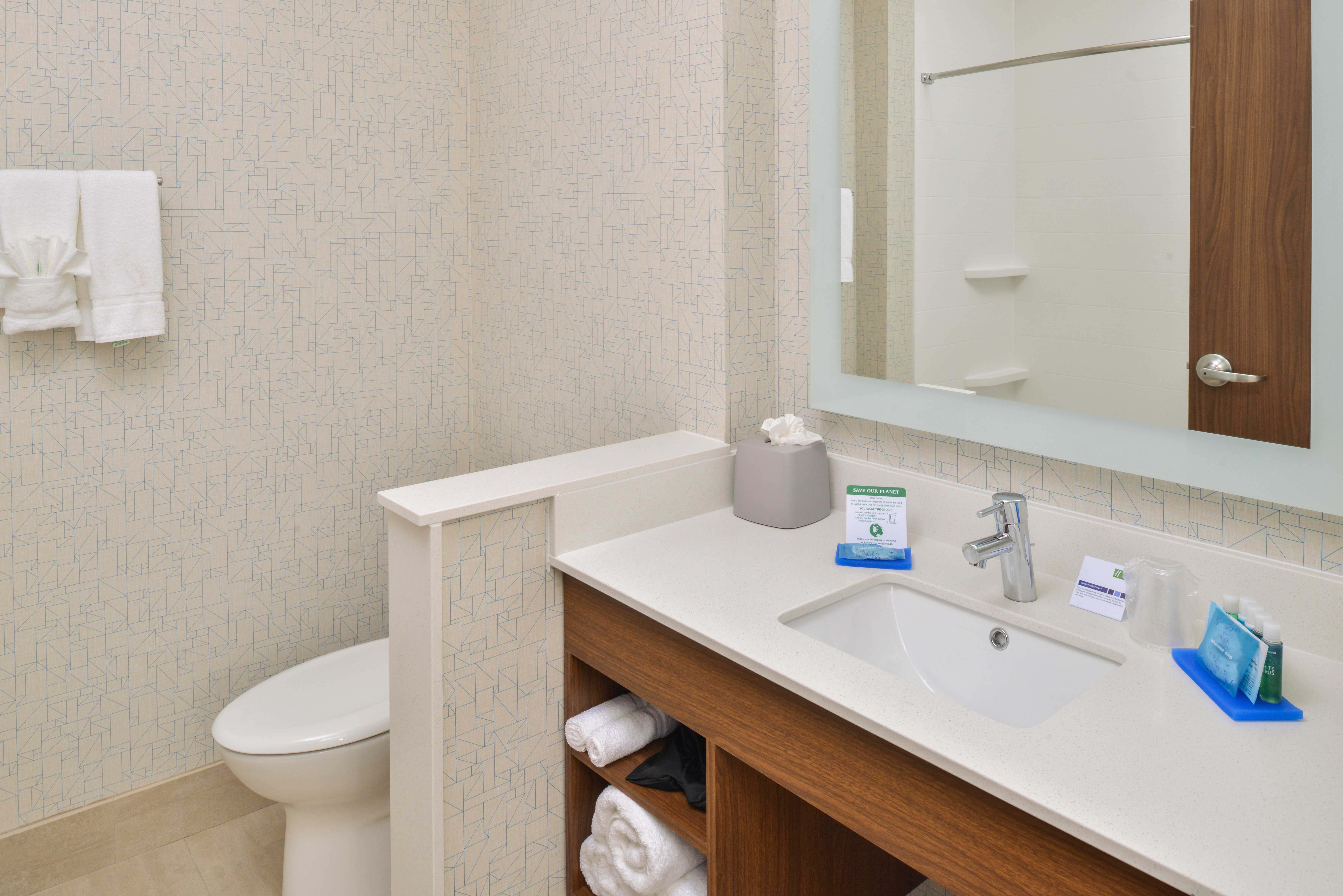 Holiday Inn Express Suites Chadron 74/76