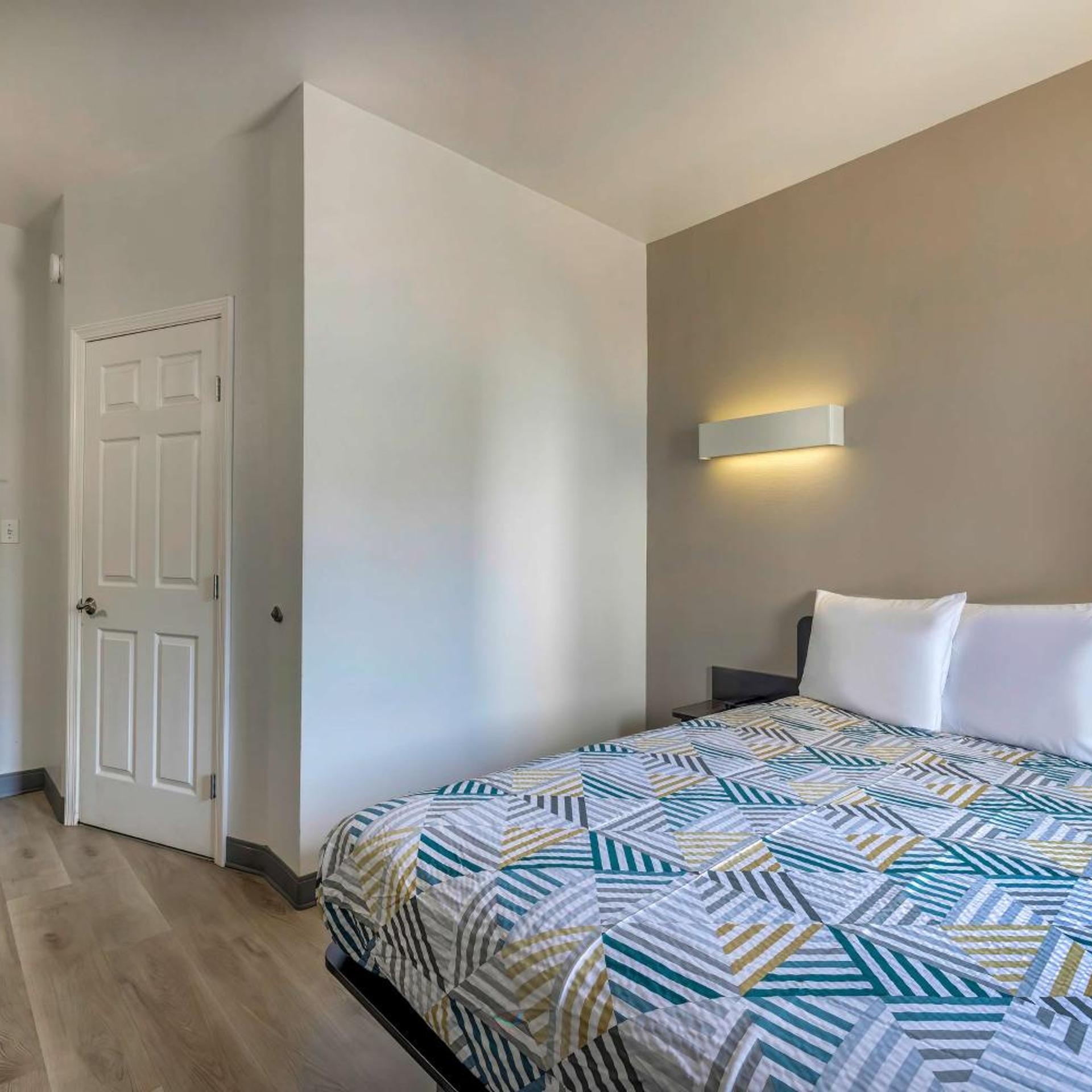 ROOM, DOUBLE BED, SMOKING, ACCESSIBLE