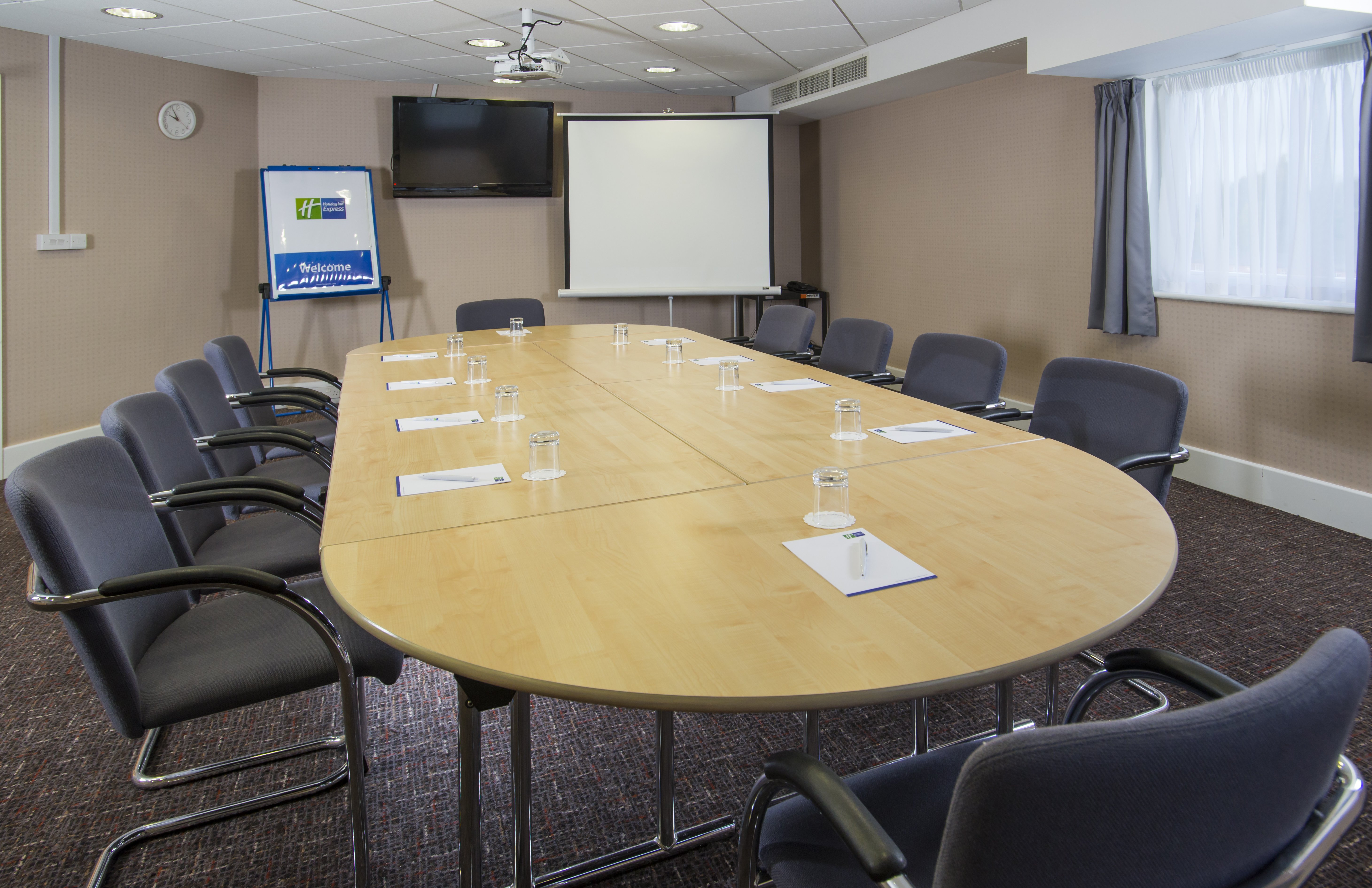 Holiday Inn Express London Epsom Downs 56/69