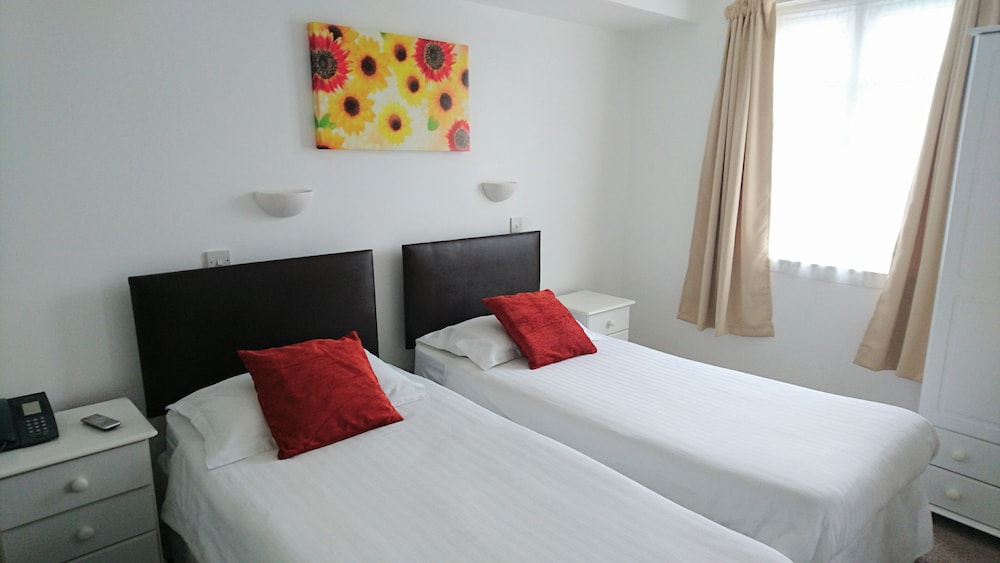 Sarum Hotel 12/69