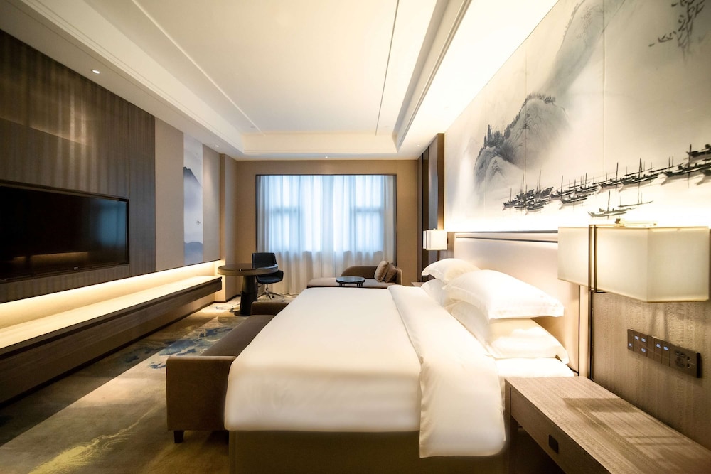 Ramada Plaza by Wyndham Hezhou North 8/32