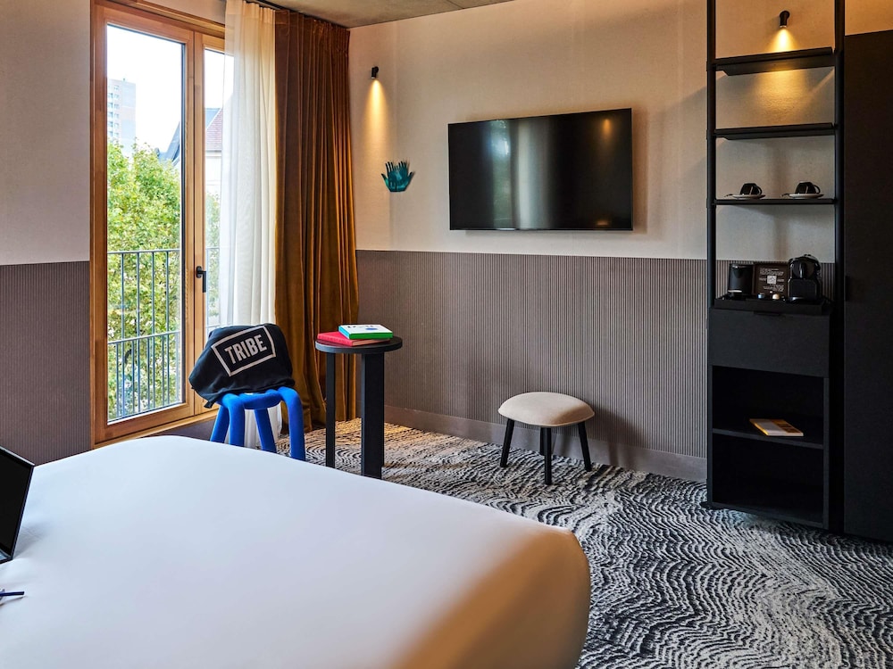TRIBE Paris Clichy 19/54