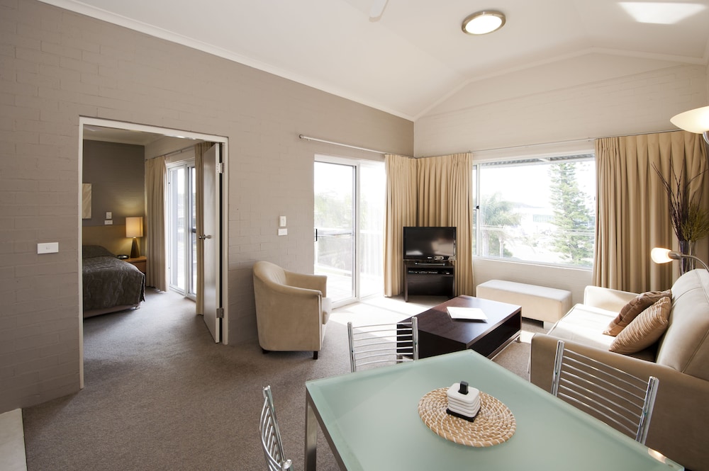 Mollymook Cove Apartments 18/26