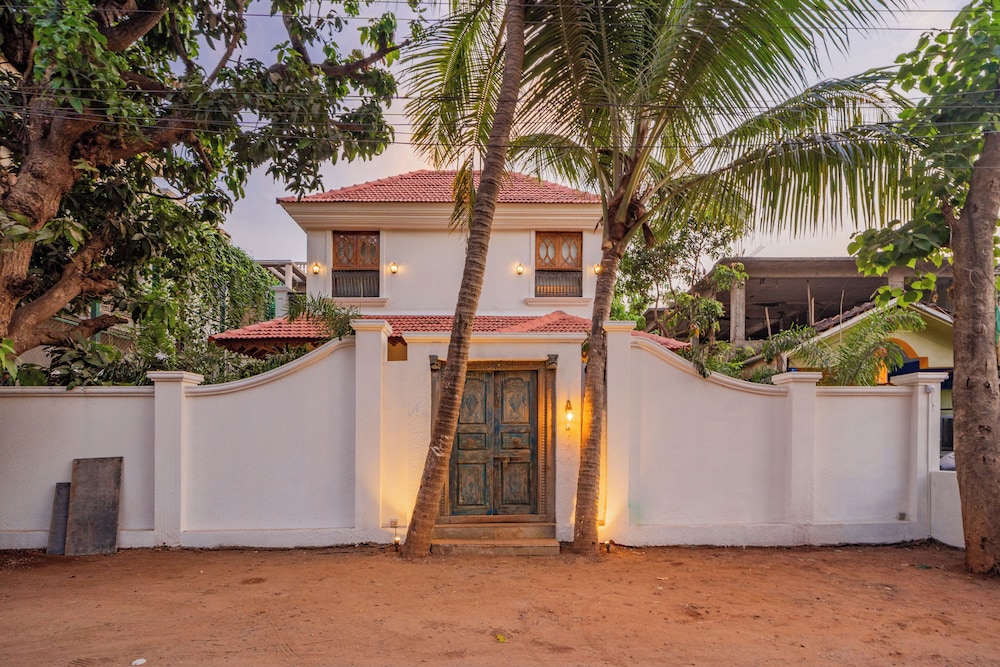 ELIVAAS 4 BHK with Pvt Pool and Media Room Samukha 51/55