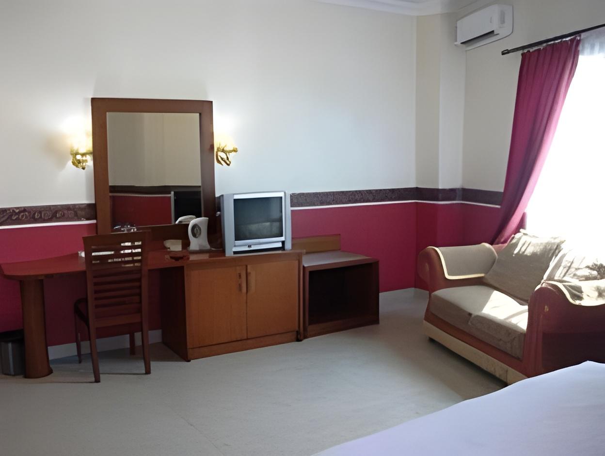 New Siliwangi Hotel Restaurant 13/25