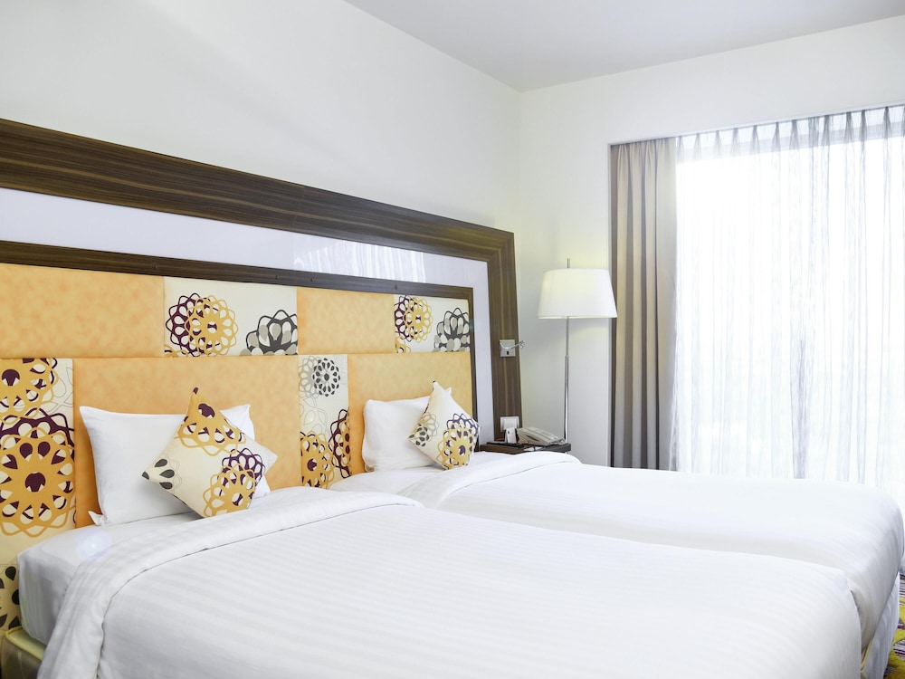 EXECUTIVE, TWIN BEDS