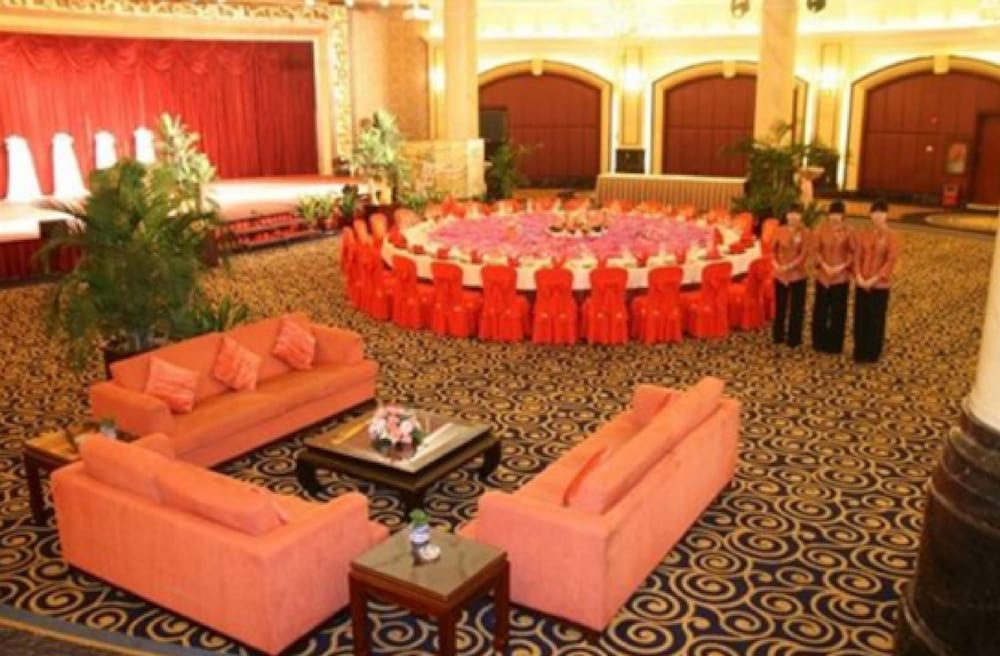 Royal Marina Plaza 45/60