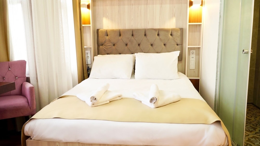 Qonaq Hotel 5/40