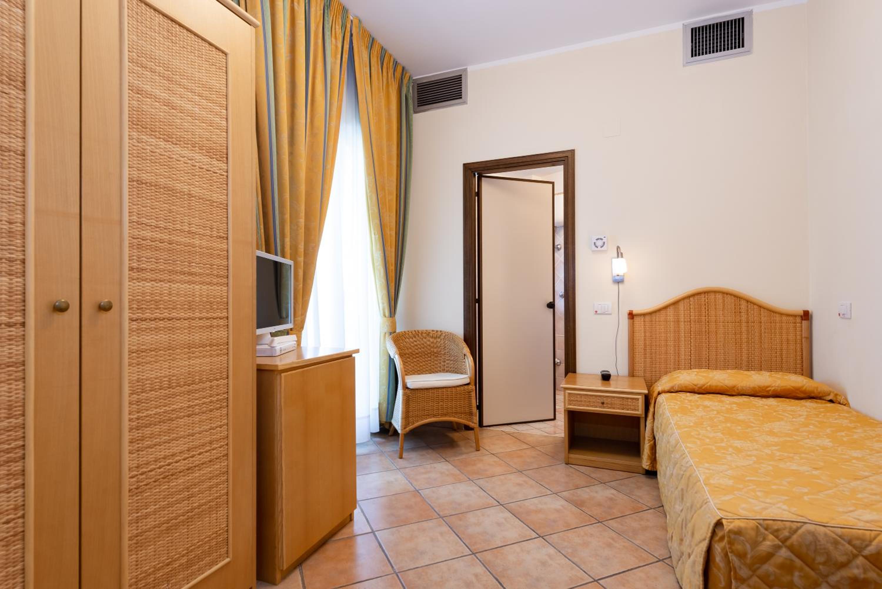 Room, Single