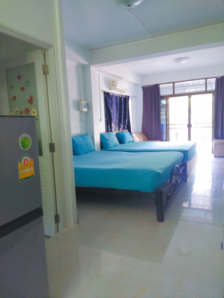Chomlay Restaurant & Room For Rent 11/27