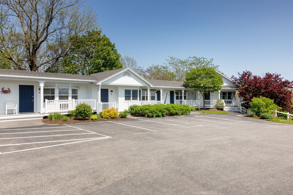 Glen Cove Inn and Suites 29/50