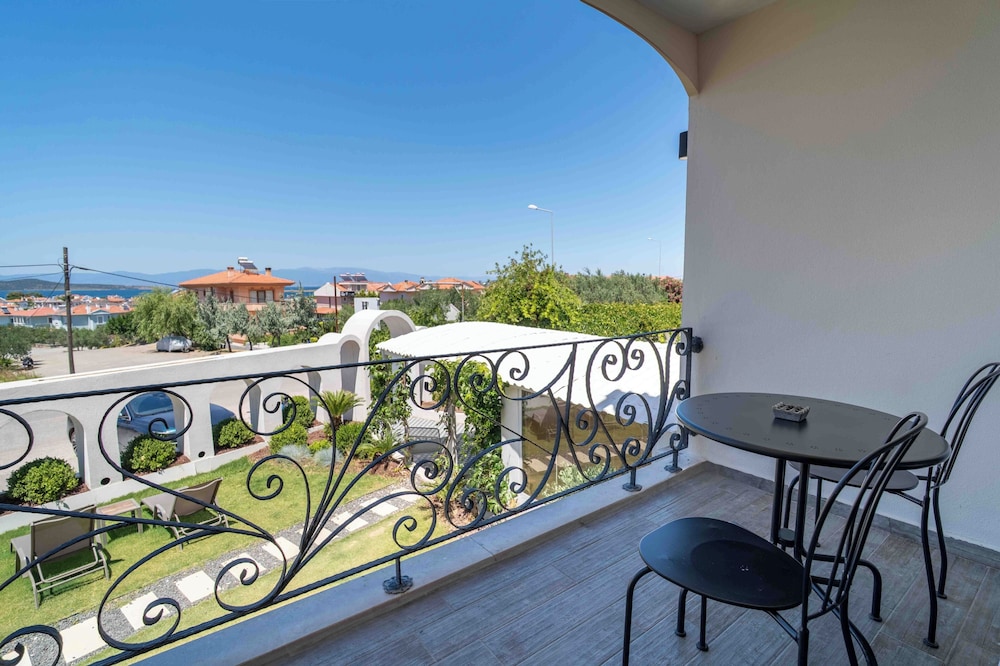 Cunda Dalyan Otel 8/49