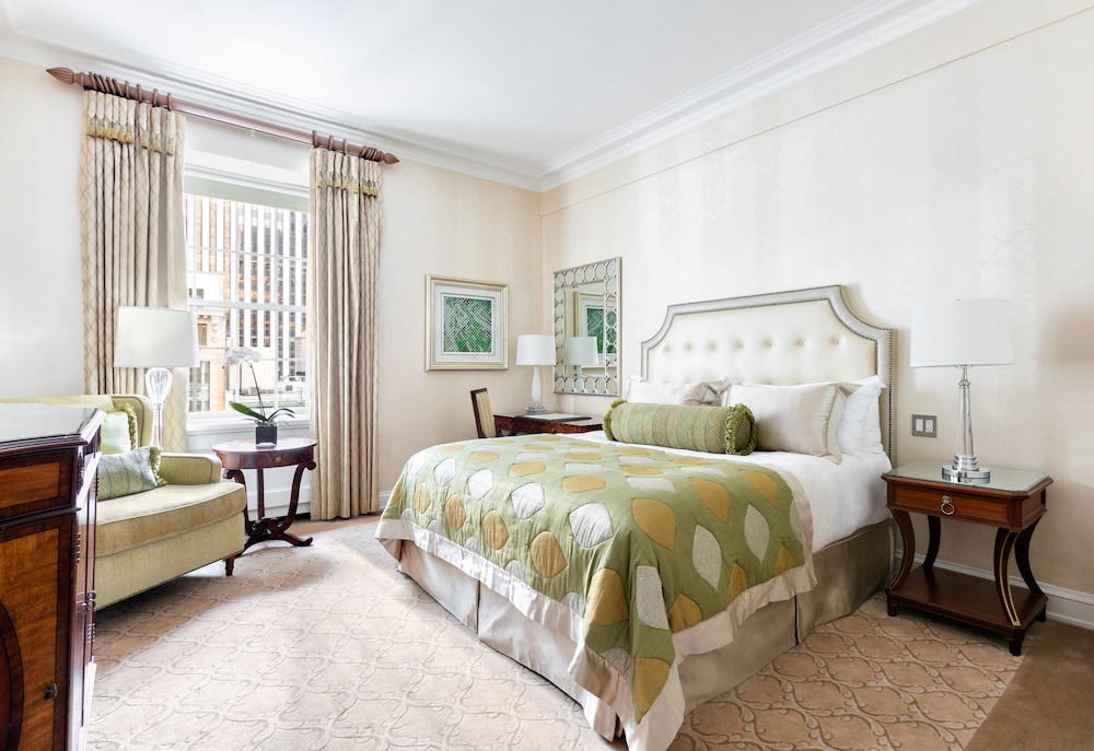 DELUXE, KING BED, ACCESSIBLE