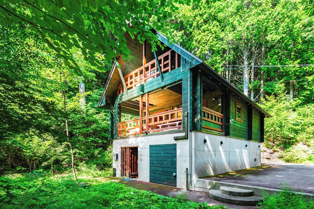Phoenix Chalets 45/50