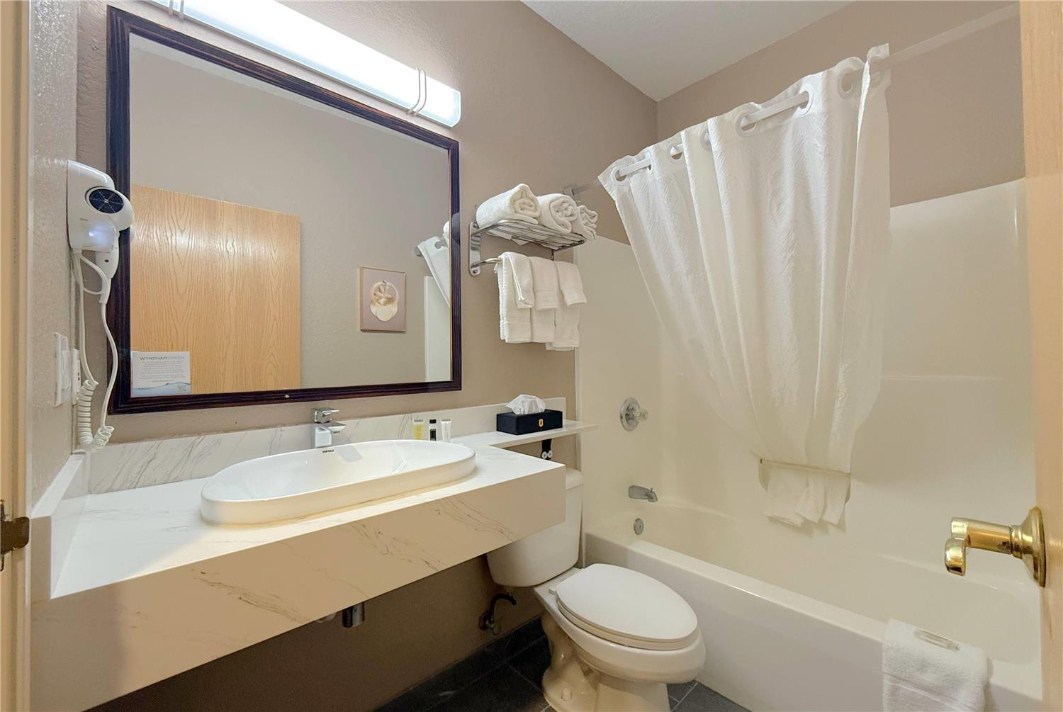 Super 8 by Wyndham Uniontown PA 29/29
