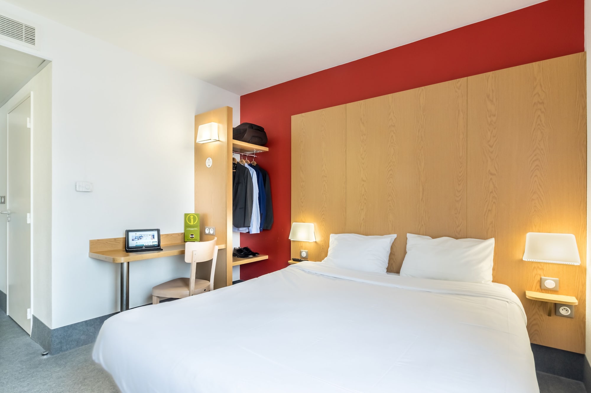 ROOM, DOUBLE BED, ACCESSIBLE