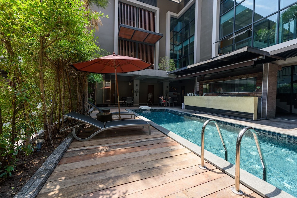 Siam Swana Hotel 38/40